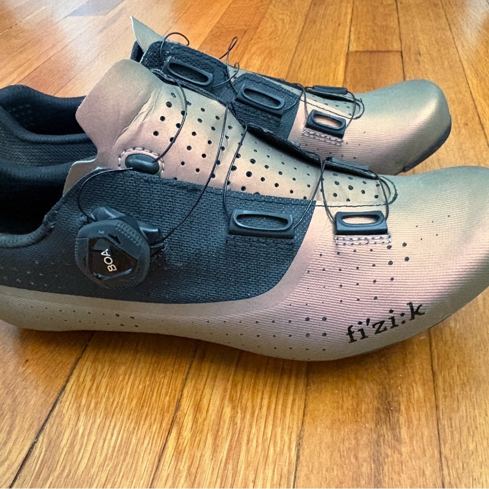 Fizik Men's Athletic Shoes - Black and Gray